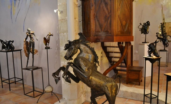 -Eglise du Carlat 16 Em Siècle ( Exposition Jean-Louis- Toutain ) - Castelnau-de-Lévis