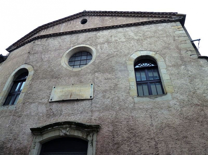 L'entrée de la cathédrale Saint Benoît - Castres