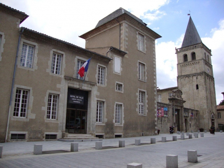 Castres (81100) Hotel de ville et musée