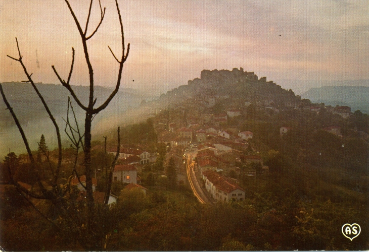 Nostalgie du Crépuscule (carte postale de 1980) - Cordes-sur-Ciel