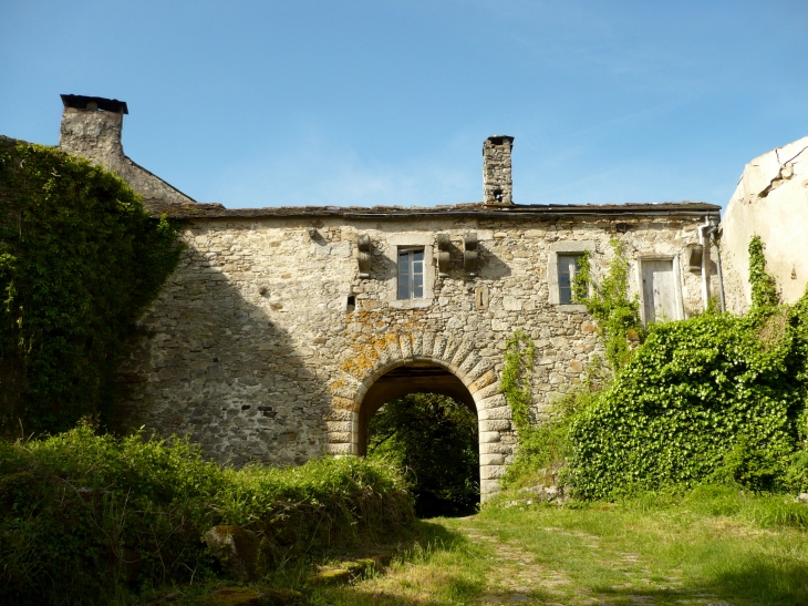 Ferrières : un château Renaissance devenu prison (Sidobre, Tarn). 