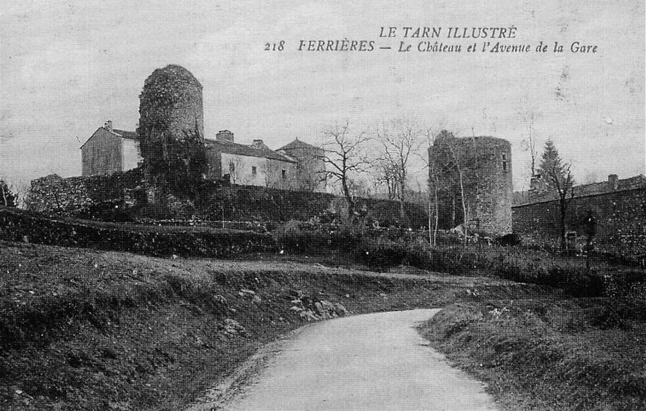 Début XXe siècle - Le château et l'avenue de la gare (carte postale ancienne). - Ferrières