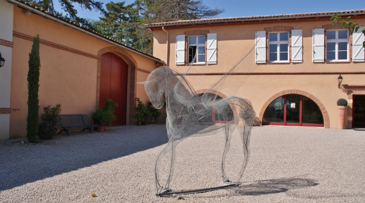 Château de Saurs ( Création Artistique ) Cheval de Jean-luc Favéro - Gaillac