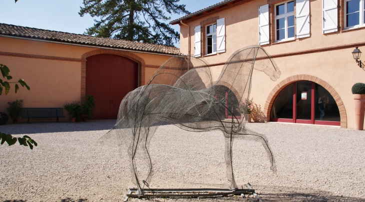 Château de Saurs ( Création Artistique ) Cheval de Jean-luc Favéro - Gaillac