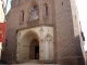 l'entrée de l'église Saint Pierre