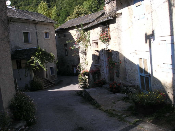 Rue du village de Gijounet