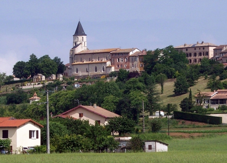 L'église St-Blaise et le bas du village. - Labastide-de-Lévis