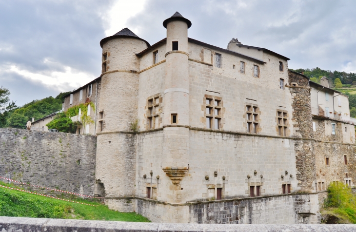 -Château de Lacaze