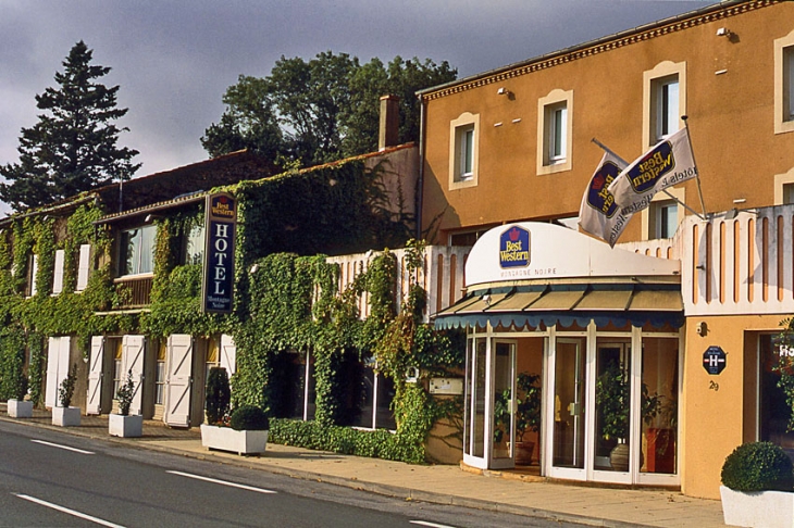 Ancien relais de poste à l'entrée de Lagarrigue en sortie de Castres