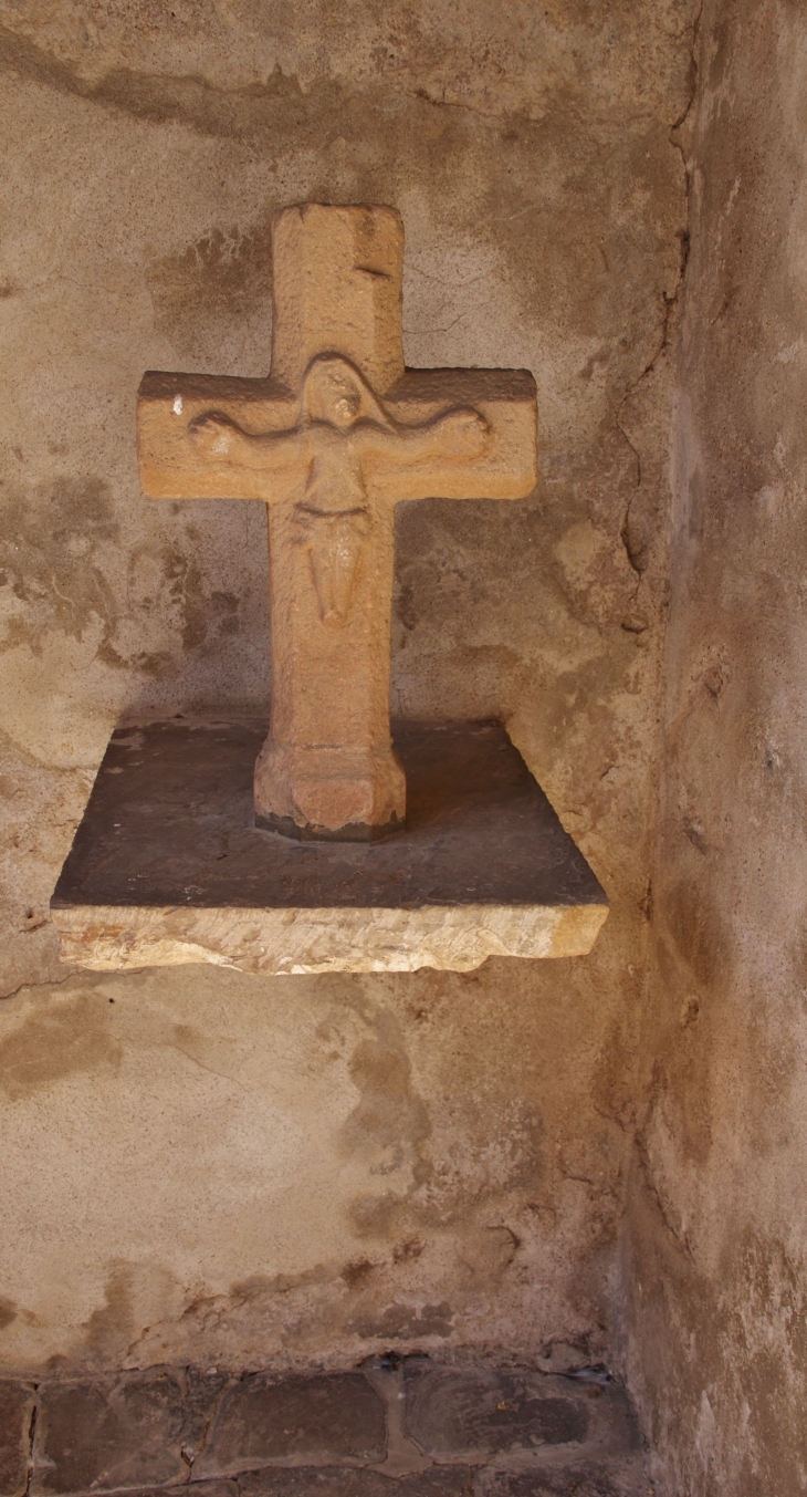 *Eglise Saint-Pierre ( 1550 ) Croix sous le Porche - Monestiés