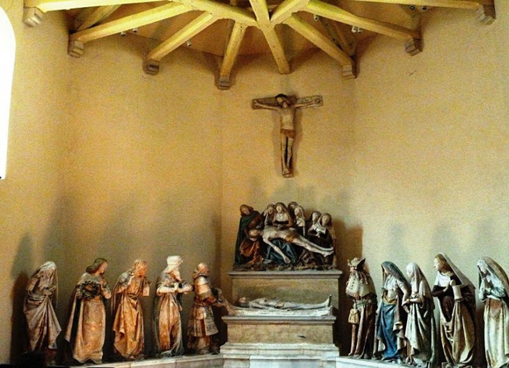 La mise au tombeau dans la chapelle Saint Jacques - Monestiés