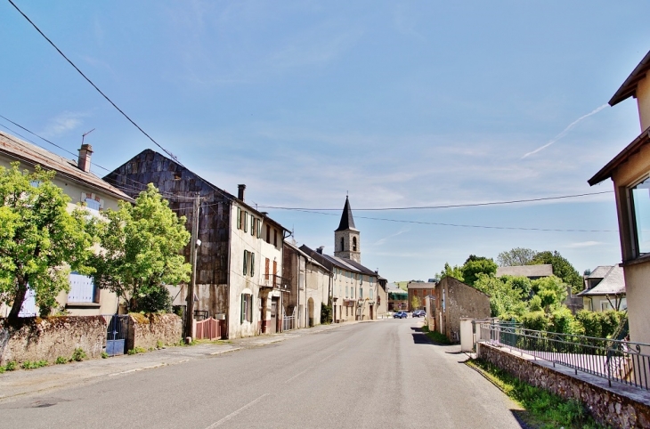 Le Village - Moulin-Mage