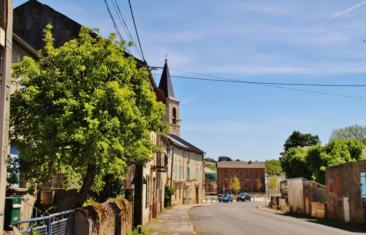 Le Village - Moulin-Mage