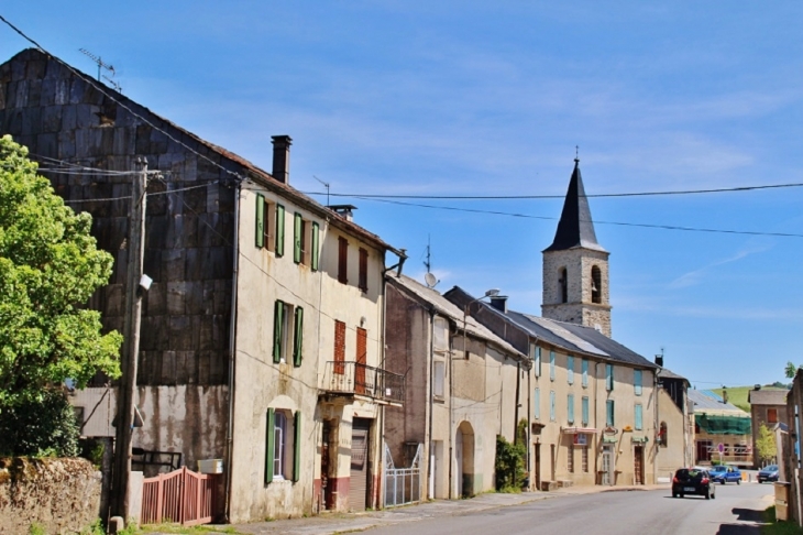 Le Village - Moulin-Mage