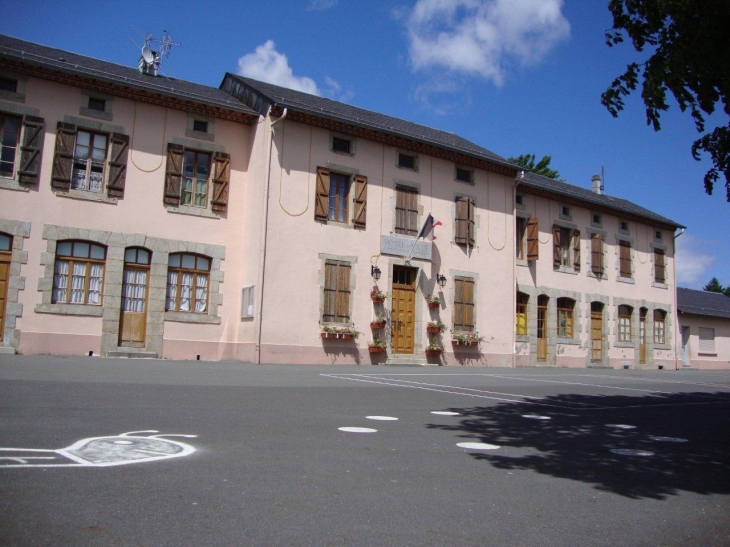 Murat-sur-Vèbre (81320) la mairie