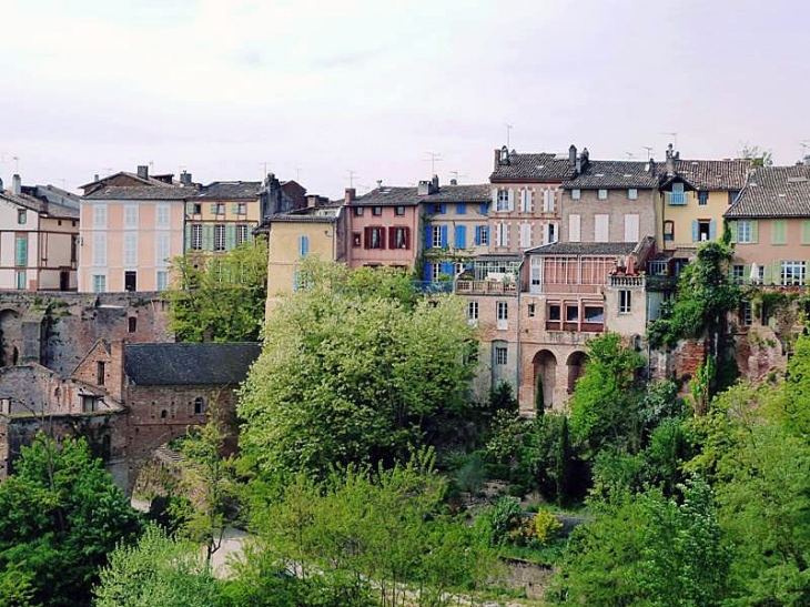 Vue sur les maisons de la ville - Rabastens