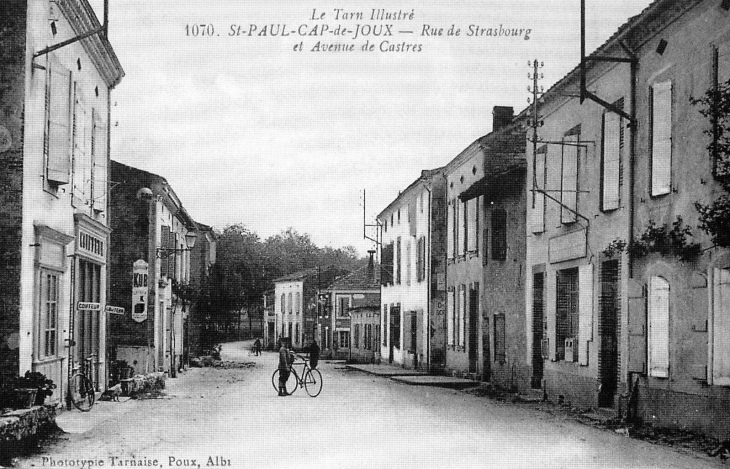 Début XXe siècle - Rue de Strasbourg et Avenue de Castres (carte postale ancienne). - Saint-Paul-Cap-de-Joux