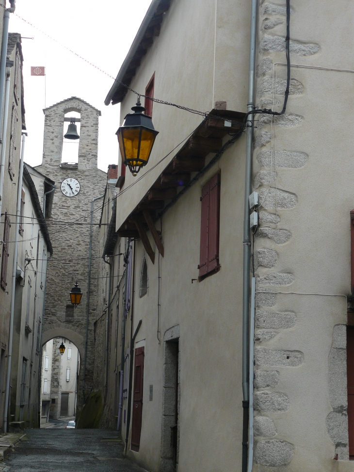 Petite rue face à la mairie - Vabre