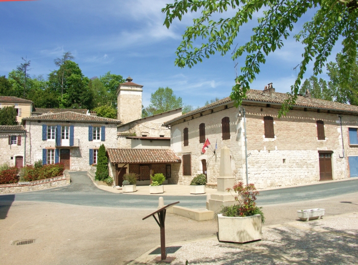 Place et Mairie - Vieux