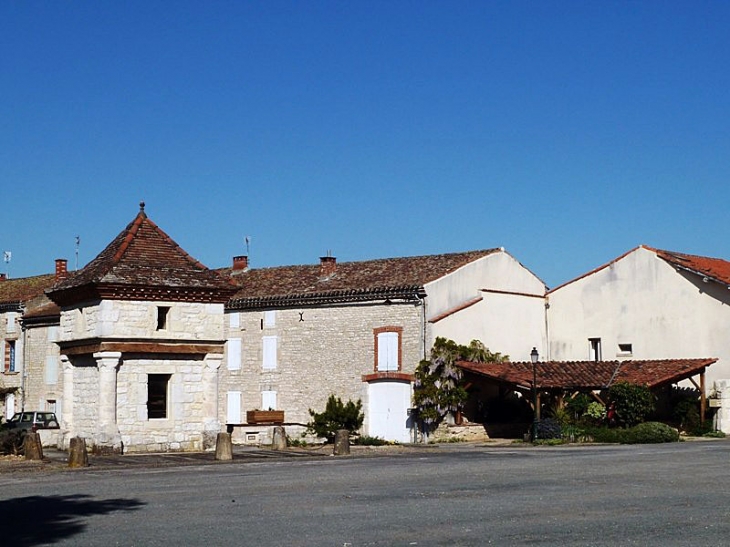 La place - Villeneuve-sur-Vère