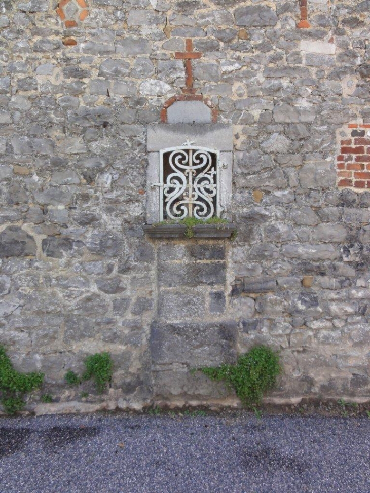 Aibes (59149)  chapelle Saint Éloi (niche)