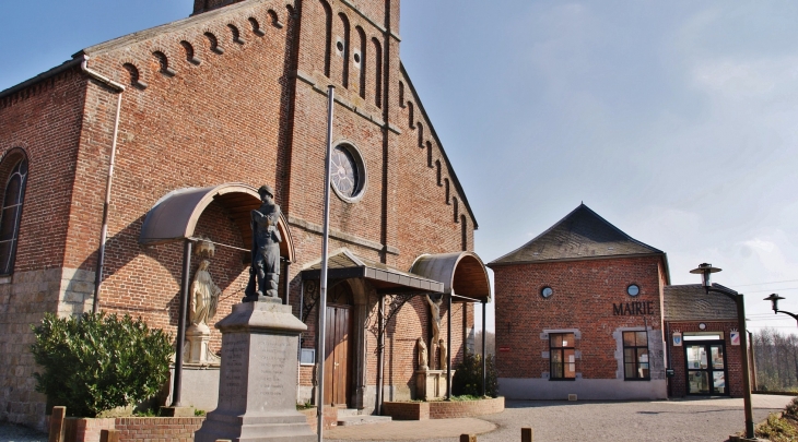 La-mairie-et-l'eglise Saint-Nicolas - Amfroipret