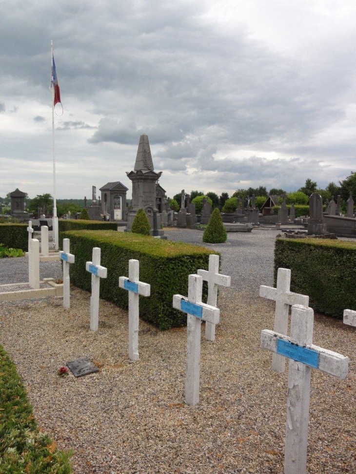 Anor (59186) cimetière, tombes de guerre