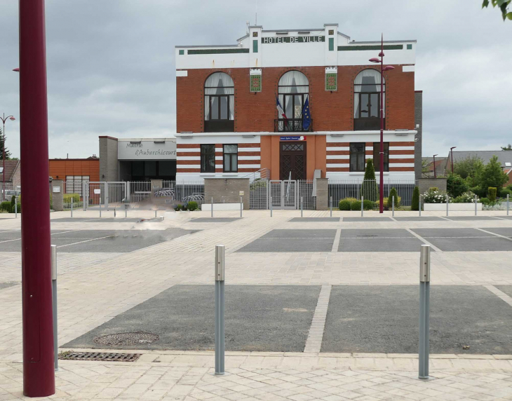 La place de la mairie - Auberchicourt