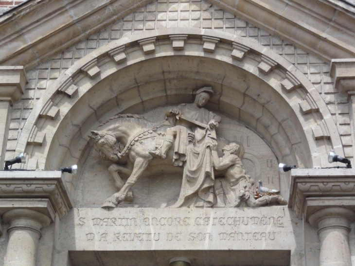 Aulnoy-lez-Valenciennes (59300) Église Sint Martin, tympan du saint 