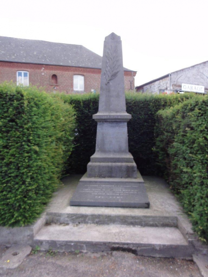 Aulnoye-Aymeries (59620) à Aymeries, monument aux morts