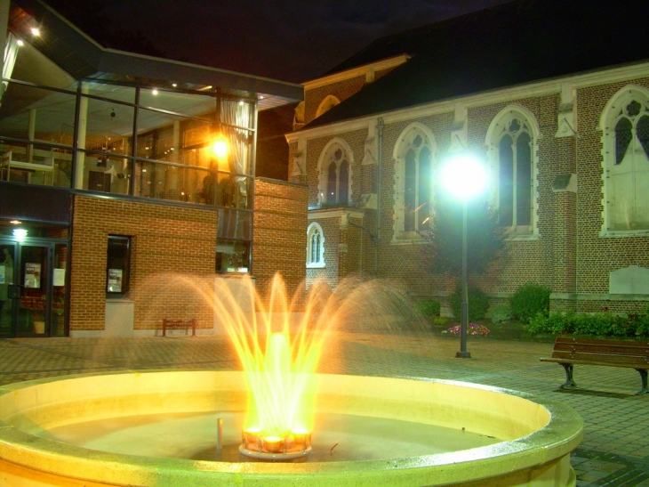 Place Rotours et fontaine by night - Avelin