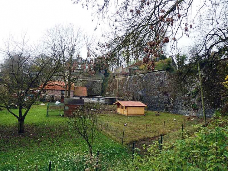 Jardins au pied des remparts - Avesnes-sur-Helpe