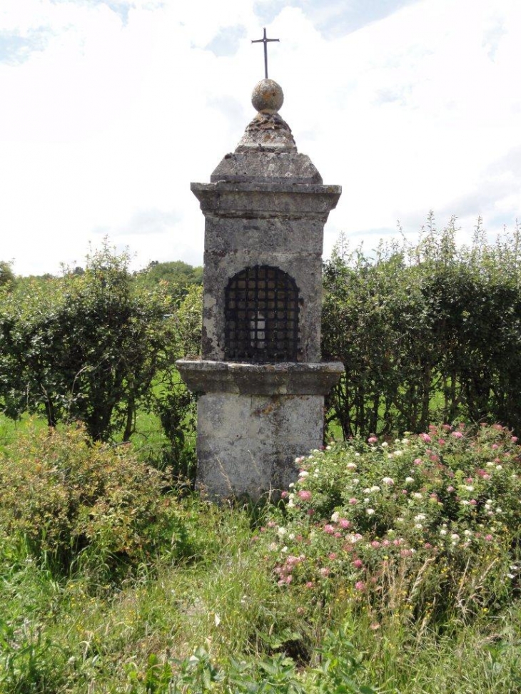 Baives (59132) chapelle D283, entrée du village