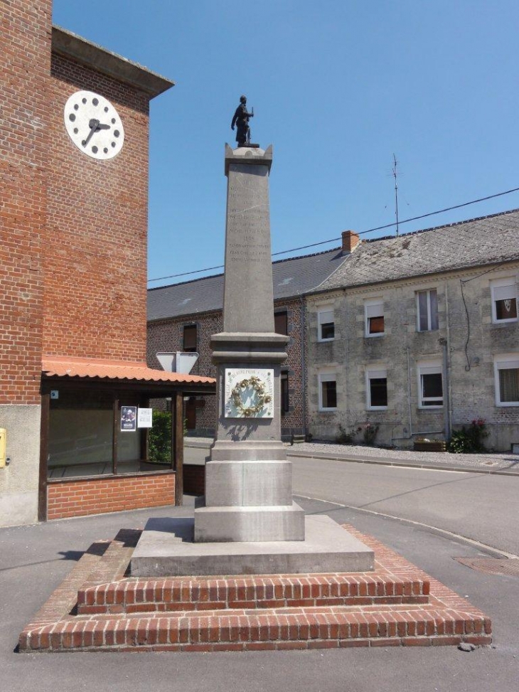 Beaurepaire-sur-Sambre (59550) monument aux morts