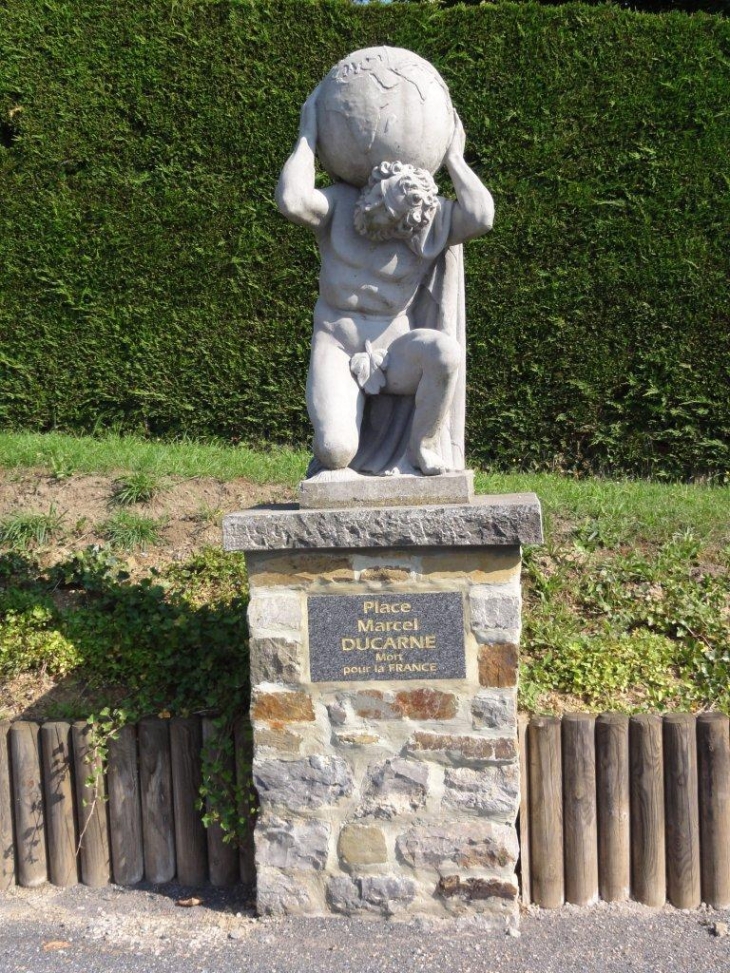 Bérelles (59740) mémorial Marcel Ducarne