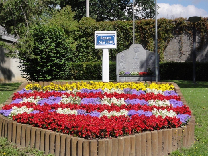 Berlaimont (59145) monument aux morts Square Mai 1940