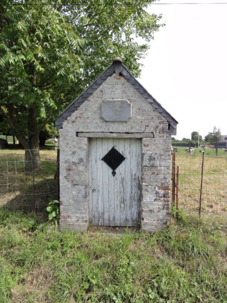 Bermeries (59570) chapelle N.D. de Bon Secours. 