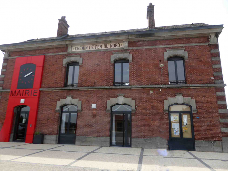 La mairie dans l'ancienne gare - Beugnies