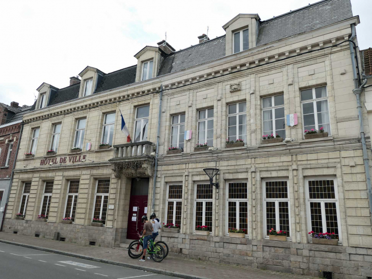 Ville basse : l'hôtel de ville - Bouchain