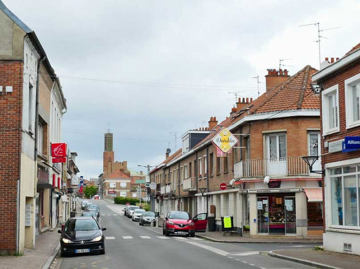 Ville basse :  la rue principale - Bouchain