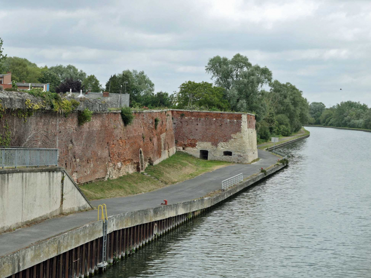 Les remparts au bord de l'Escaut - Bouchain