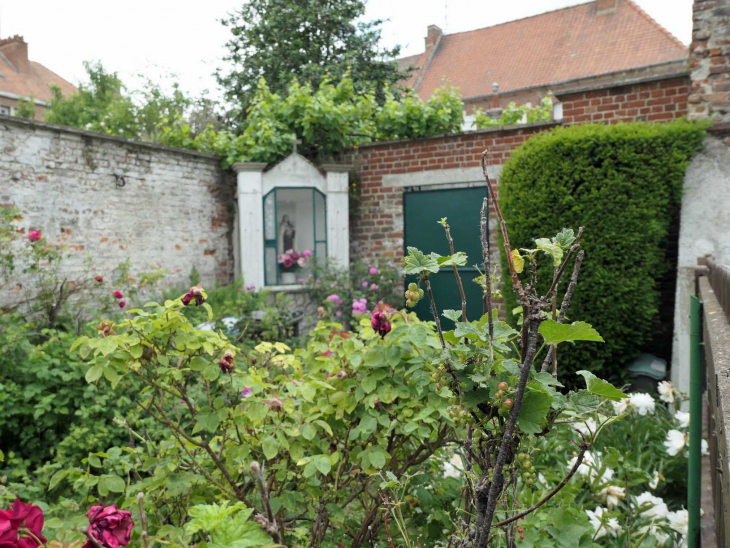 Oratoire dans un jardin de la ville haute - Bouchain