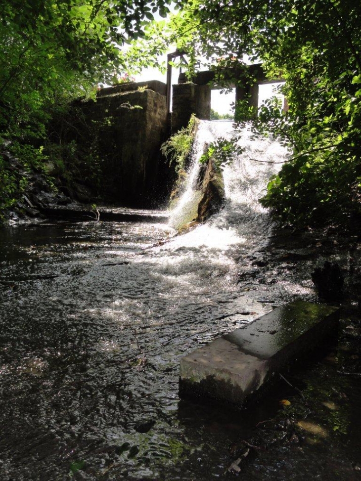 Bousies (59222) cascade du moulin d'Harpies