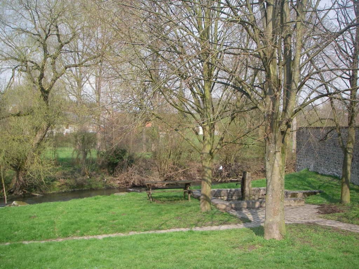 Le lavoir - Bousignies-sur-Roc