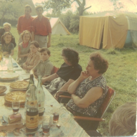 Famille  michel(campeurs)  et les scouts chez padjo à rouseche - Bousignies-sur-Roc