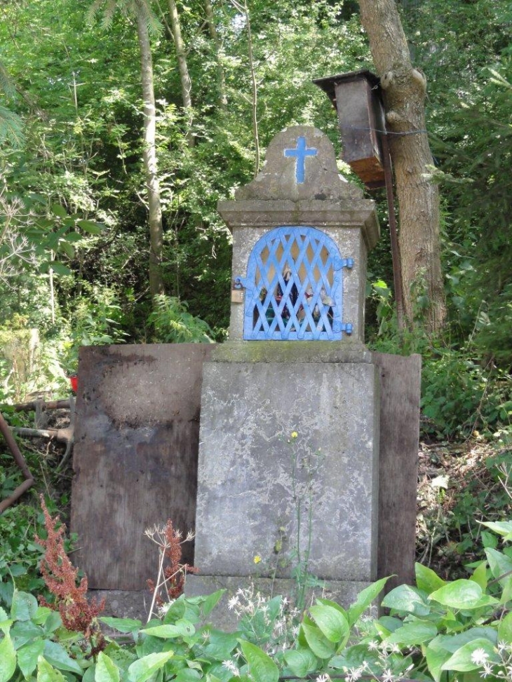 Bousignies-sur-Roc (59149) une chapelle bleue