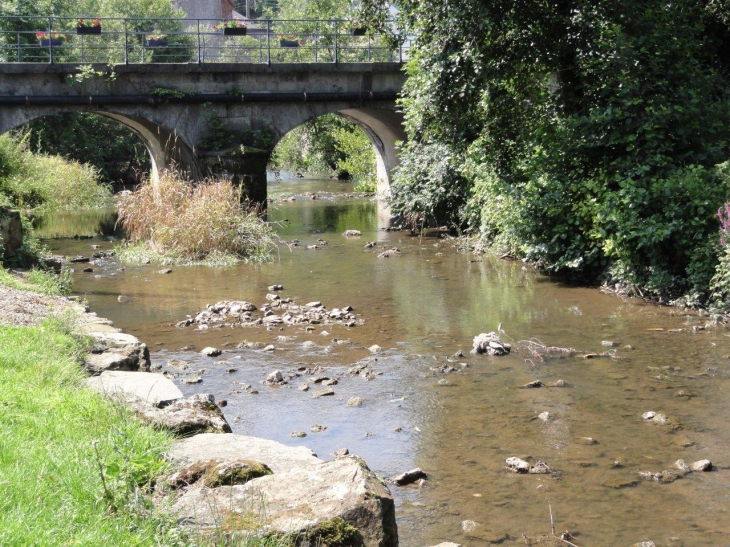 Bousignies-sur-Roc (59149) pont sur le Roc