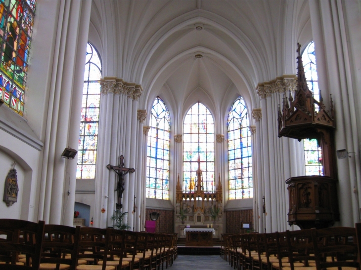 Intérieur de l'église - Bouvines