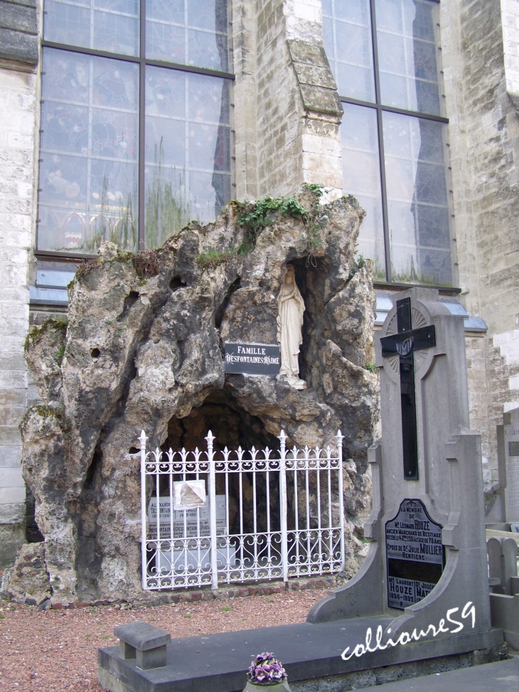 Grotte accolée a l'Eglise - Bouvines