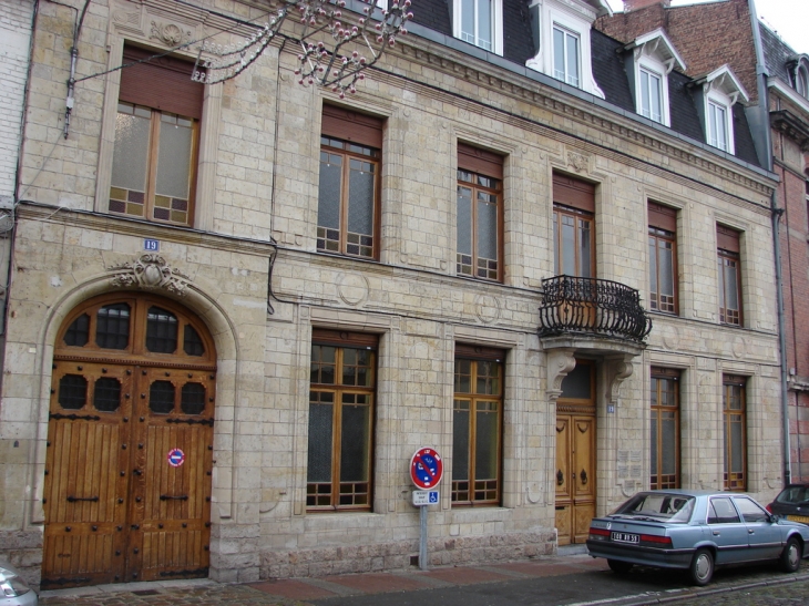 Dans la Ville, une jolie Façade - Cambrai